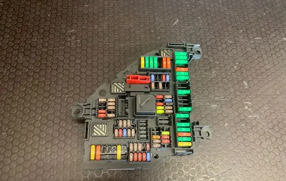 BMW 5 F10 F11 Fuse module 9264923 A17033452 08141036