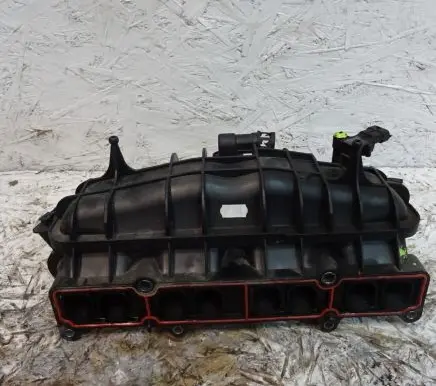 Ford Focus Intake manifold BM5G-9424-E