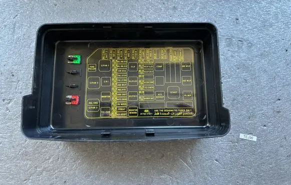 Hyundai Terracan Fuse box cover 91704H1011