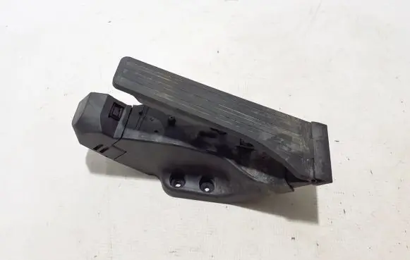 Mercedes-Benz GLC C253 Accelerator throttle pedal A2533001900