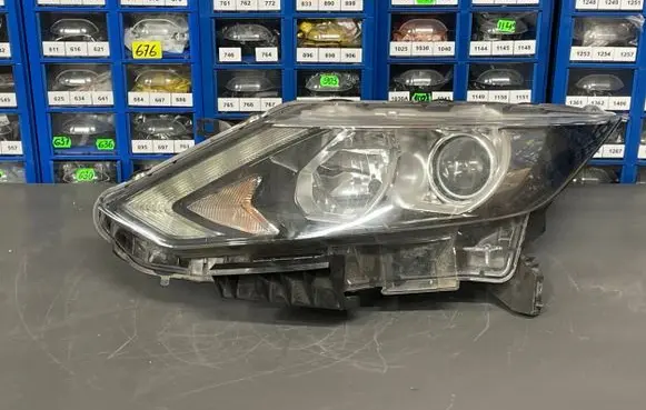 Nissan Qashqai Headlight/headlamp 10018013 E1313897