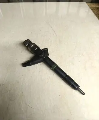 Nissan Primera Fuel injector AW420AW4