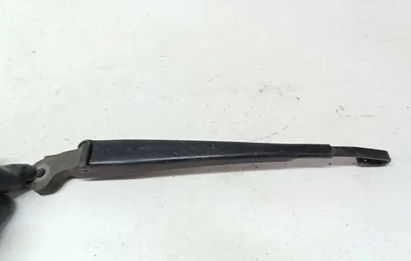 Volkswagen PASSAT B5.5 Rear wiper blade arm 8D9955407A