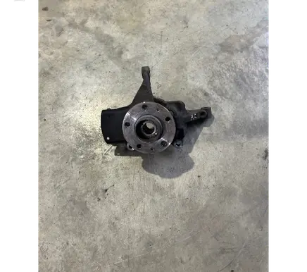 Nissan NV300 Front wheel hub 