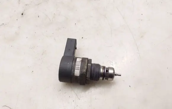 Mercedes-Benz Sprinter W907 W910 Fuel pressure regulator A6420700146 0281002985