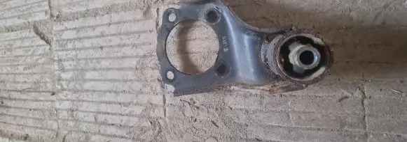 Mitsubishi Pajero Pinin Front differential mounting bracket 