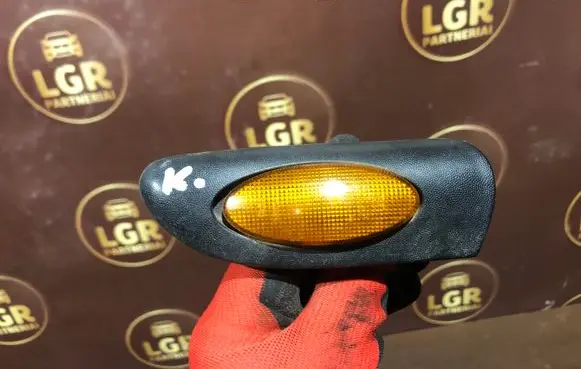 Opel Vectra B Front fender indicator light 90505713