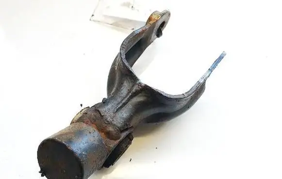 Peugeot 307 Engine mounting bracket 