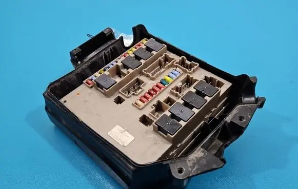 Renault Clio III Fuse box set 8200587123 IMPRK1543597