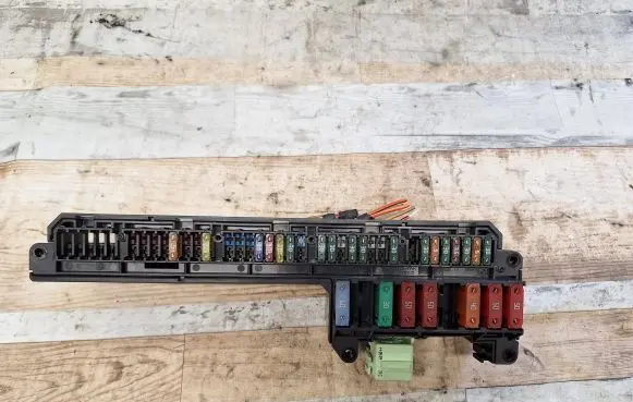 BMW 5 E60 E61 Fuse module 6957330 18917 G011719