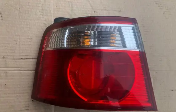 KIA Carens I Rear/tail lights