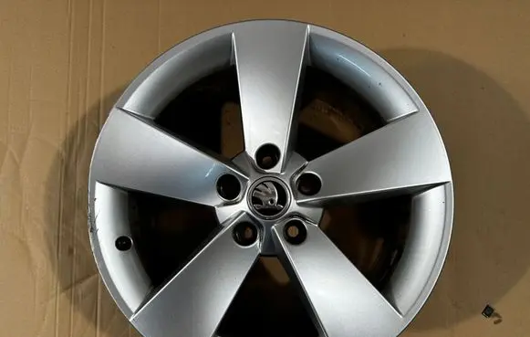 Skoda Karoq R17 alloy rim 