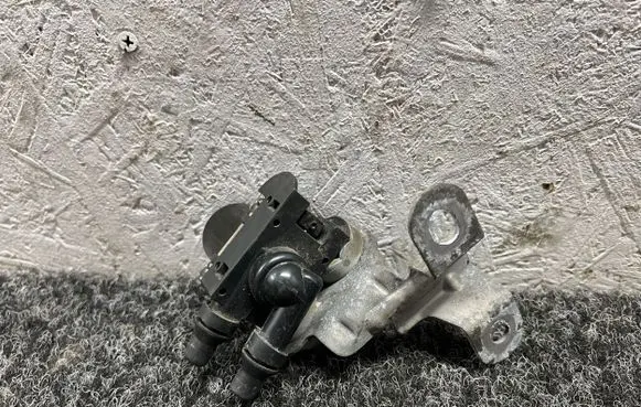 BMW X5 F15 Coolant heater control valve 8517589 17128517589 7412226