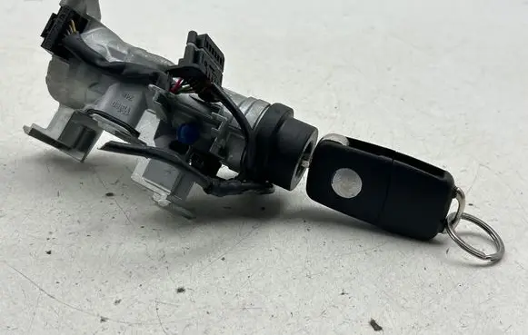 Volkswagen Golf V Ignition lock 1K0905851B