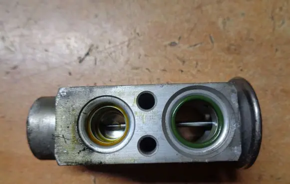 Opel Astra H Air conditioning (A/C) expansion valve 324336