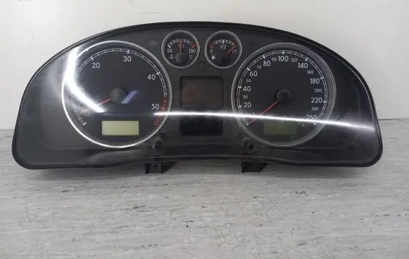 Volkswagen PASSAT B5.5 Speedometer (instrument cluster) 3B0920827A