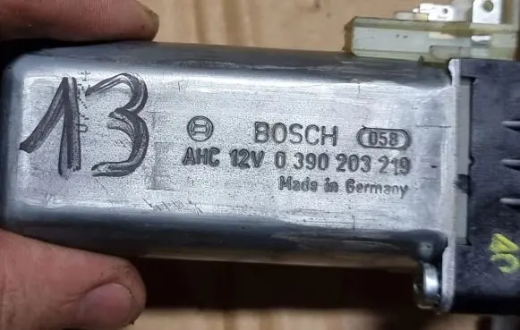 Volvo C30 Seat adjustment motor 0390203219