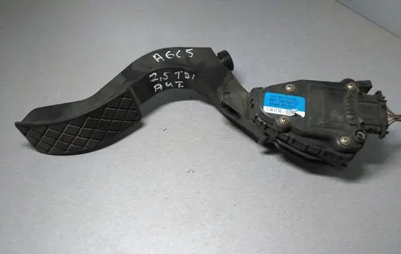 Audi A6 S6 C5 4B Accelerator throttle pedal 8D1723523G