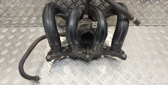 Toyota Yaris Intake manifold 8B190347 2SZ