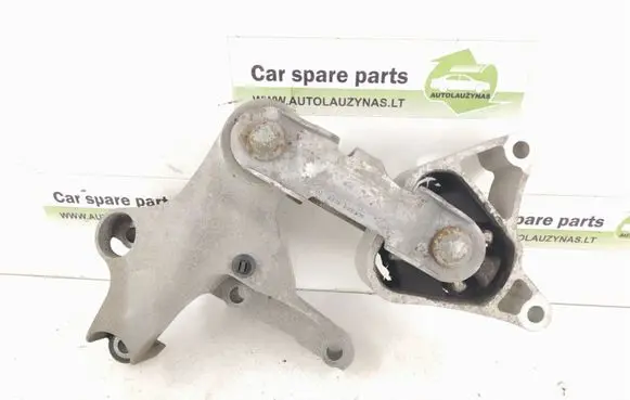 Mercedes-Benz A W176 Engine mount bracket 2462401309 2462400809
