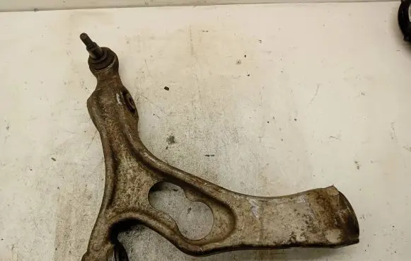 Volkswagen Touareg II Front lower control arm/wishbone