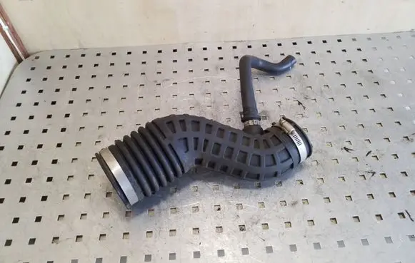 Nissan Qashqai Turbo air intake inlet pipe/hose 1022314S01
