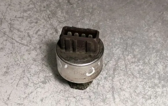 Air conditioning (A/C) pressure sensor