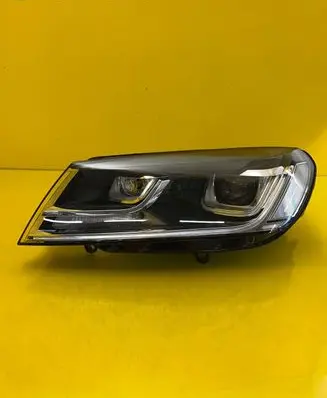Volkswagen Touareg II Headlight/headlamp 7P1941033A