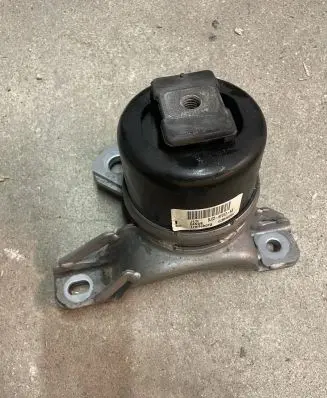 Engine mount bracket