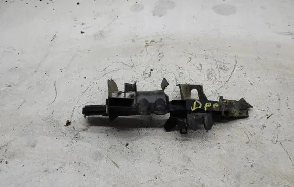 Mercedes-Benz C W205 Other engine bay part A2058311801