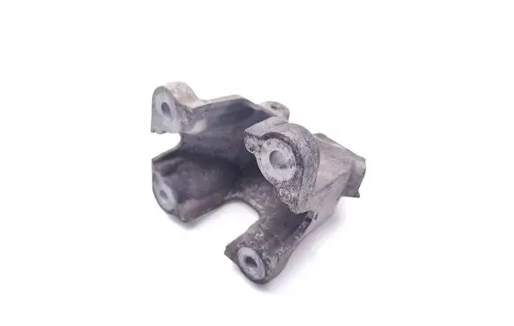 Engine mounting bracket