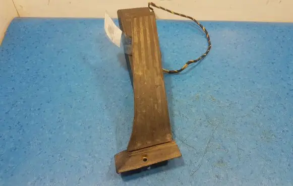 BMW 7 E38 Accelerator throttle pedal 6752614