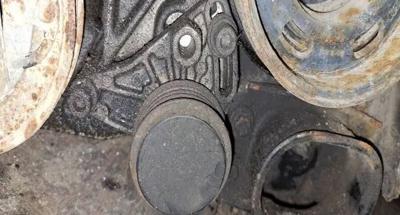 Audi A4 S4 B5 8D Generator/alternator belt tensioner