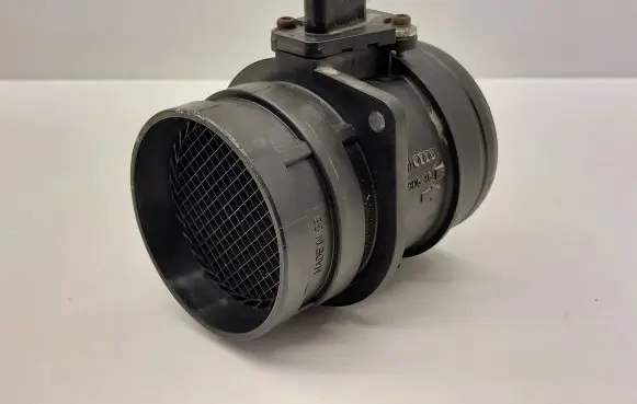 Volkswagen Tiguan Mass air flow meter 06J906461D