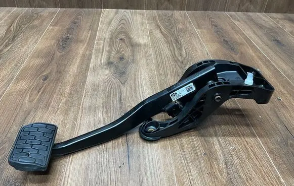 Land Rover Range Rover Velar Pedal assembly L8A22450AB