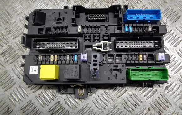 Opel Astra H Fuse box cover 13222173