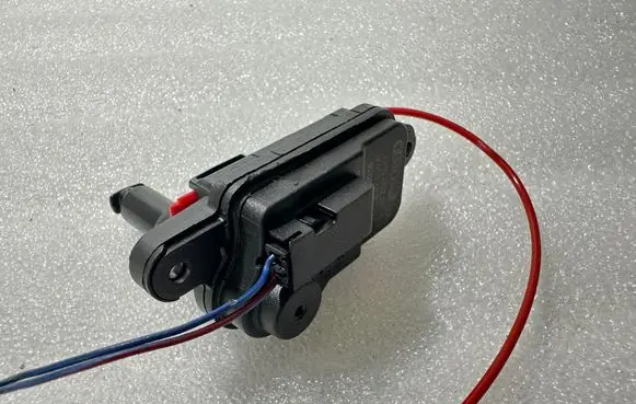 Audi A4 S4 B8 8K Fuel tank cap lock 8V0862153A 150621143930