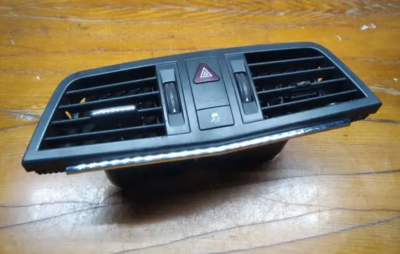 Mercedes-Benz E A207 Dash center air vent grill A2078300054 251922002 2128207010