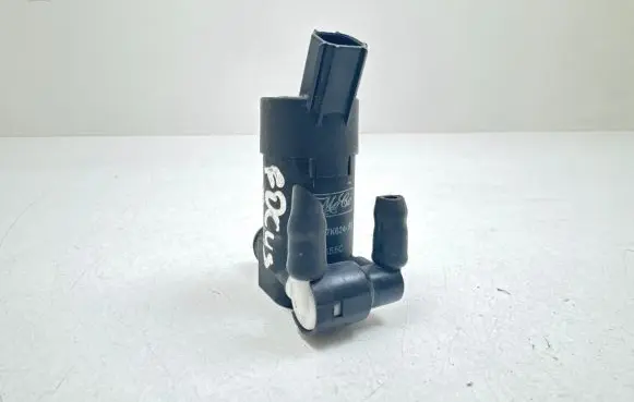Ford Focus Windscreen/windshield washer pump 1S7117K624FE T655C