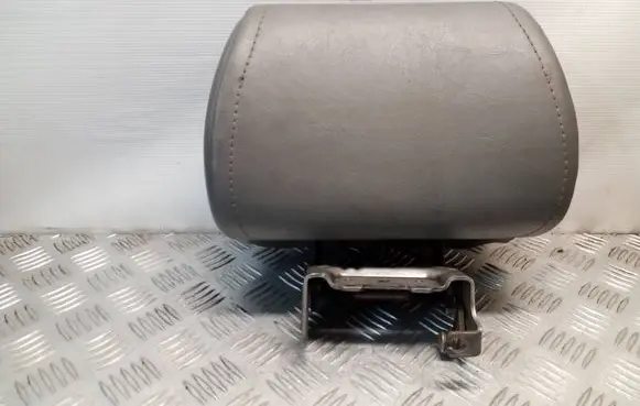 Jeep Grand Cherokee (WK) Rear seat headrest 