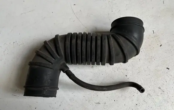 Mitsubishi Space Runner Air intake hose/pipe MD177616