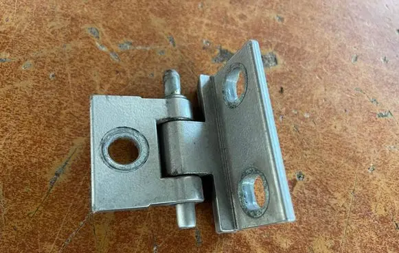 Volvo XC70 Rear door lower hinge