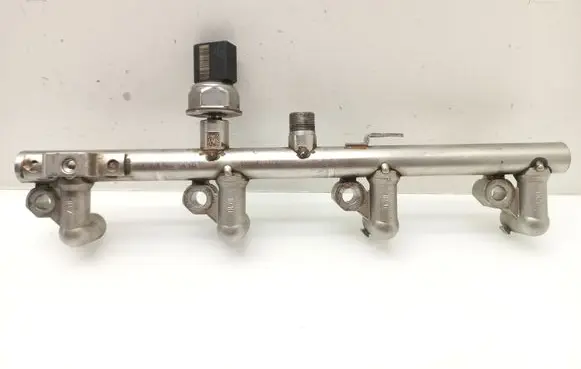 Mercedes-Benz C W204 Fuel main line pipe A2710705495 1028420172 A2711530328