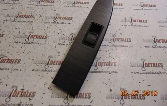 Toyota Avensis T270 Electric window control switch 7427205050