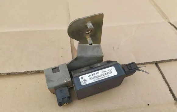 Volkswagen Golf IV ESP acceleration yaw rate sensor 1J0907657