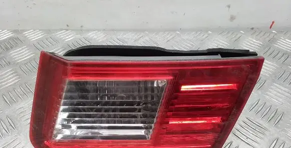 Tailgate rear/tail lights
