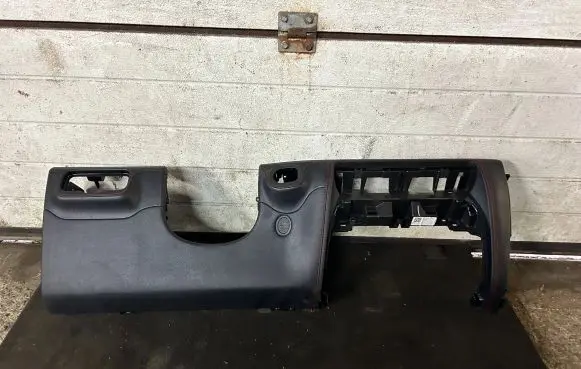 Mercedes-Benz GLE W167 Dashboard lower bottom trim panel A1676804900 30202988601 DBKX222115