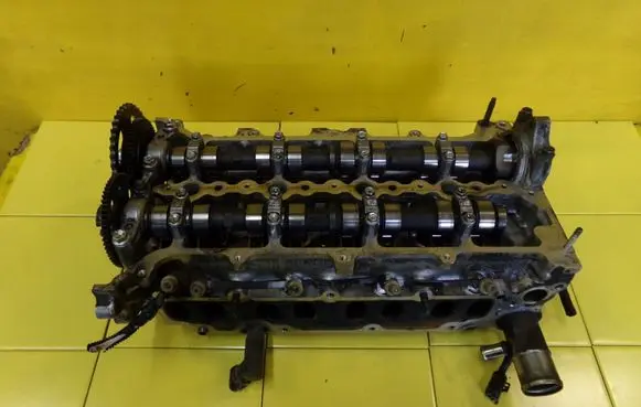 Toyota Avensis T270 Engine head KOMPLETNA 16SP7
