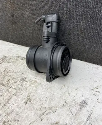 Volkswagen Golf V Mass air flow meter 0281002531 038906461