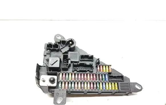 BMW 5 E60 E61 Fuse module 9138830